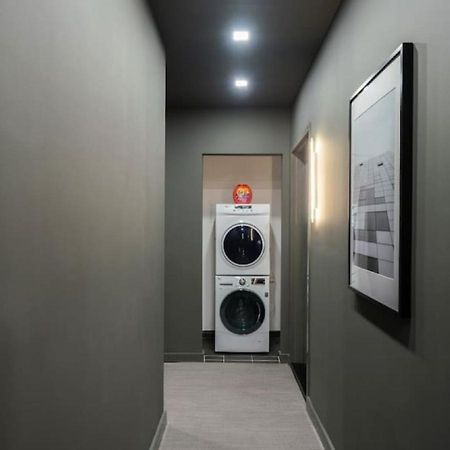 Апартаменти Luxe Studio With Charming Juliet Balcony Нью-Йорк Екстер'єр фото