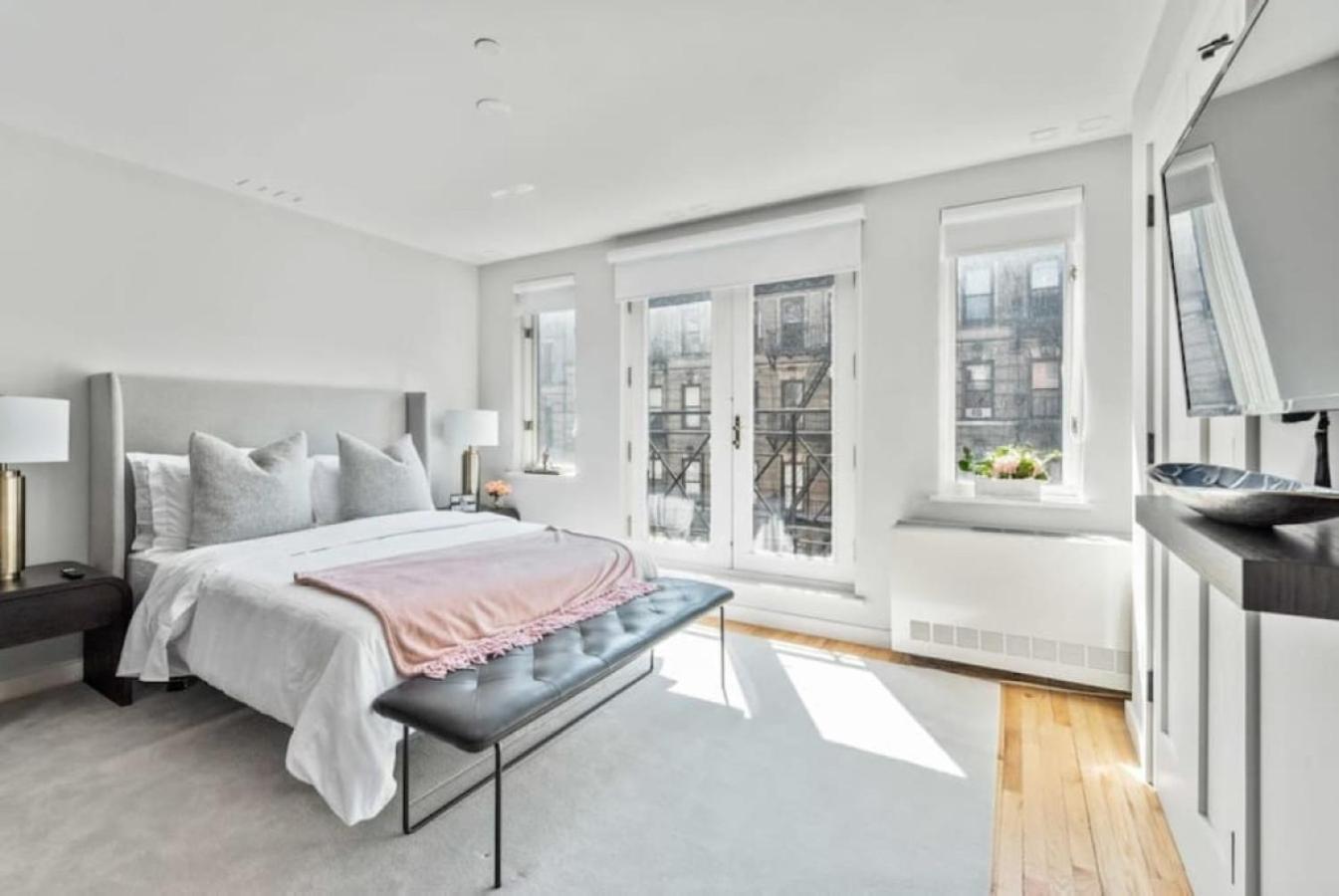 Апартаменти Luxe Studio With Charming Juliet Balcony Нью-Йорк Екстер'єр фото