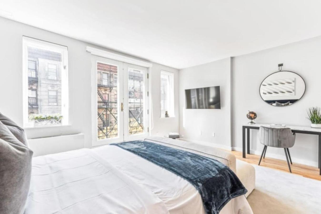 Апартаменти Luxe Studio With Charming Juliet Balcony Нью-Йорк Екстер'єр фото