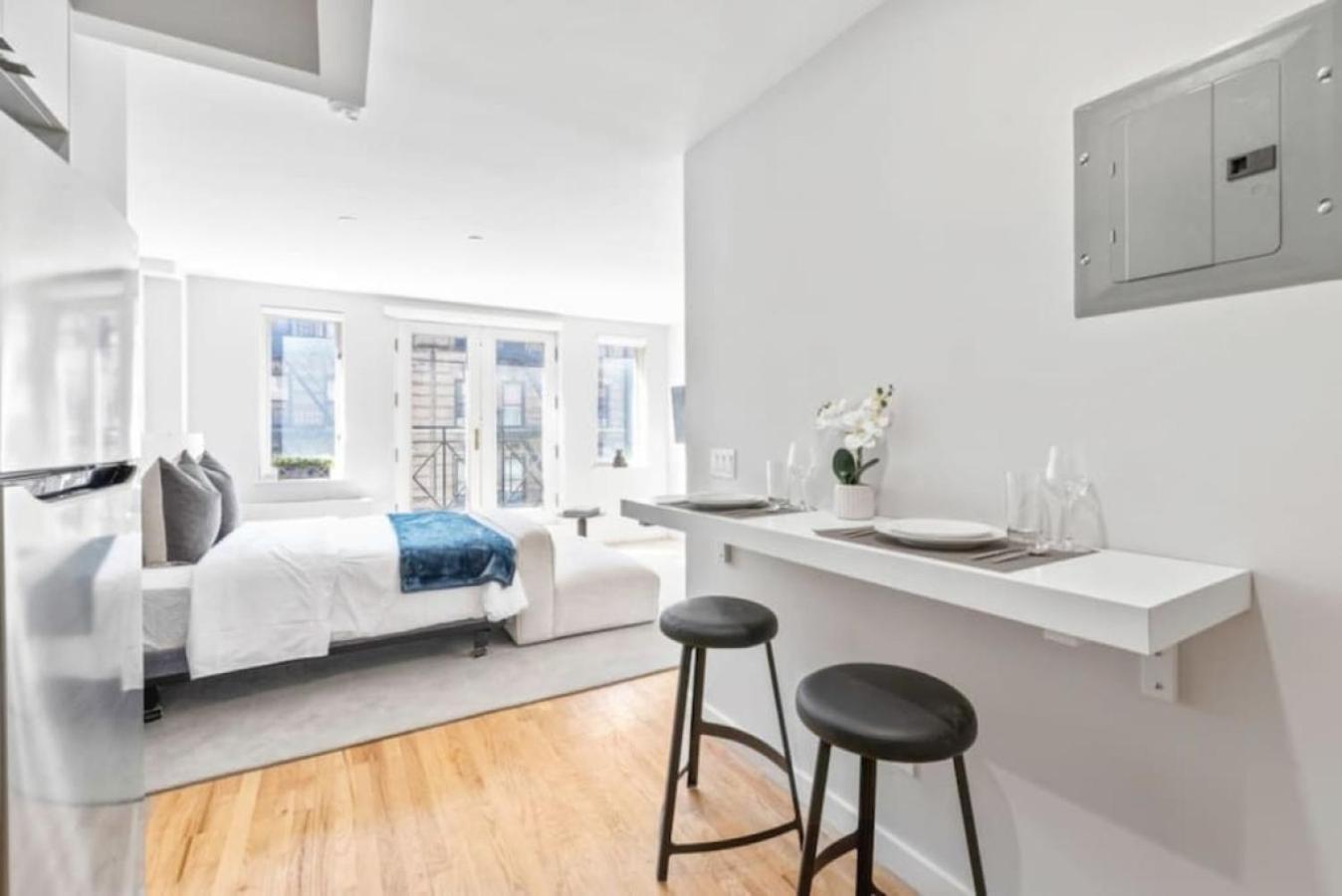 Апартаменти Luxe Studio With Charming Juliet Balcony Нью-Йорк Екстер'єр фото